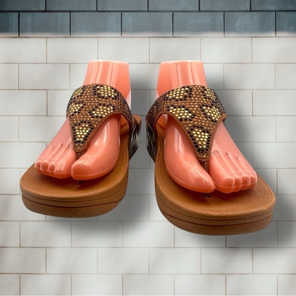 FitFlop Women's Lulu Crystal Leopard Toe-Post Sandals Size 7 - Picture 3 of 14